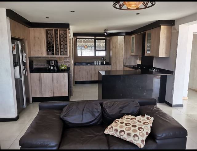 5 BEDROOM FREEHOLD FOR SALE IN BENONI ORCHARDS AH